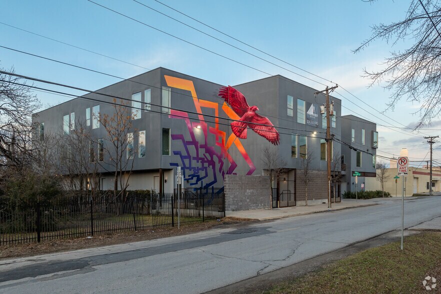 707 W Commerce St, Dallas, TX à vendre - Photo du bâtiment - Image 2 de 32