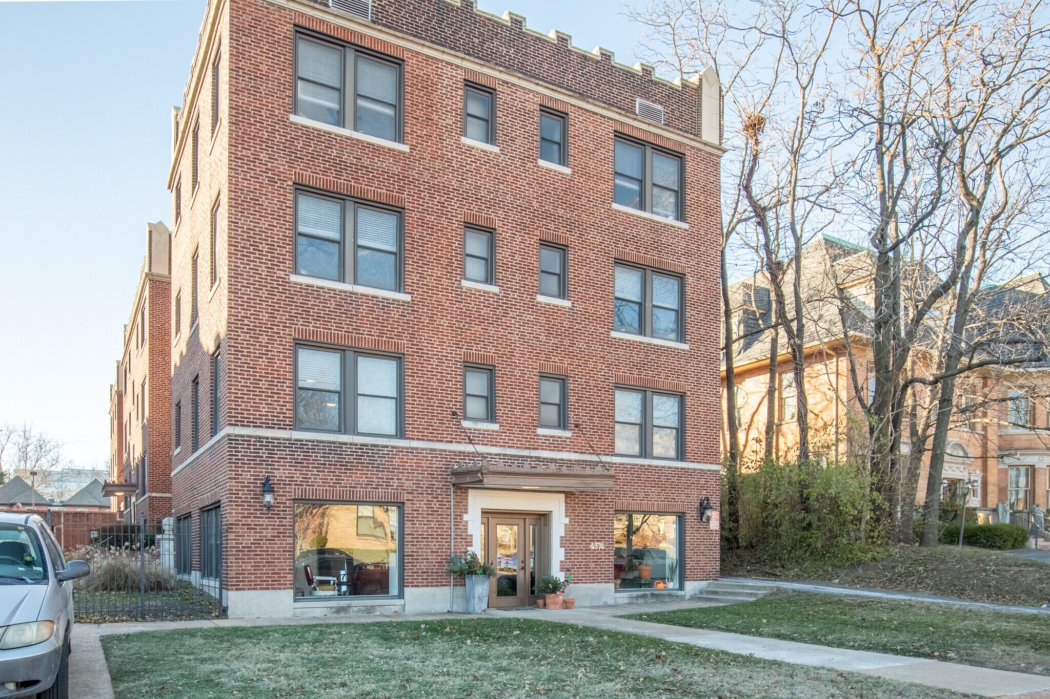 4360-4374 Lindell Blvd, Saint Louis, MO à louer Photo principale- Image 1 de 7