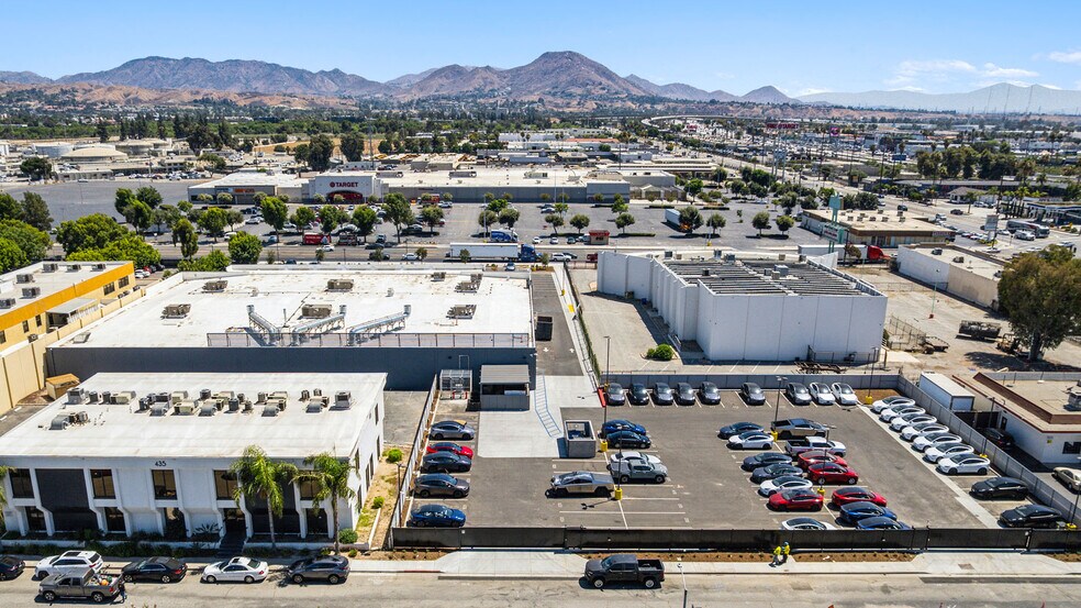 424 Orange Show Rd, San Bernardino, CA à vendre - Photo du bâtiment - Image 2 de 3