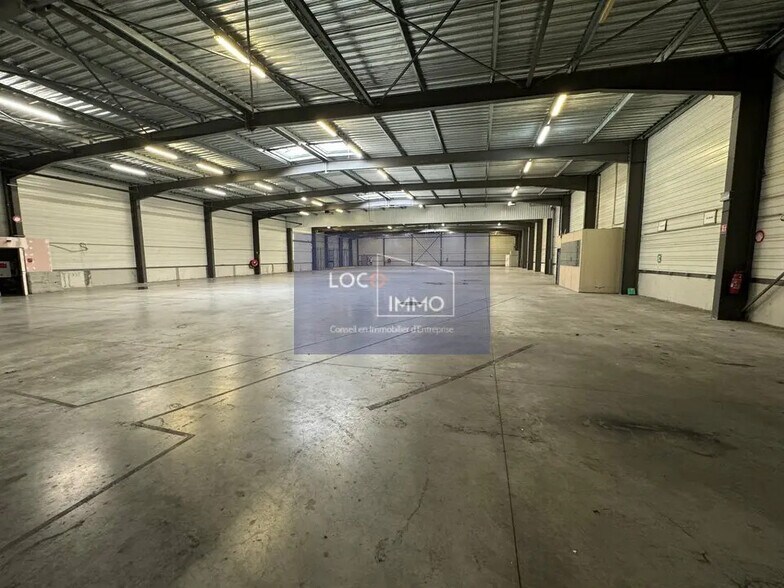 Industrial in Le Haillan for lease - Interior Photo - Image 3 of 5