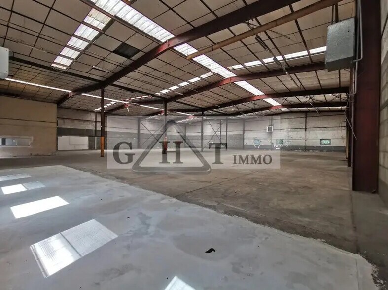 Industrial in Plaisir for sale - Interior Photo - Image 3 of 5