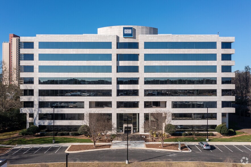 900 Ashwood Pky, Atlanta, GA à louer - Photo du bâtiment - Image 2 de 23