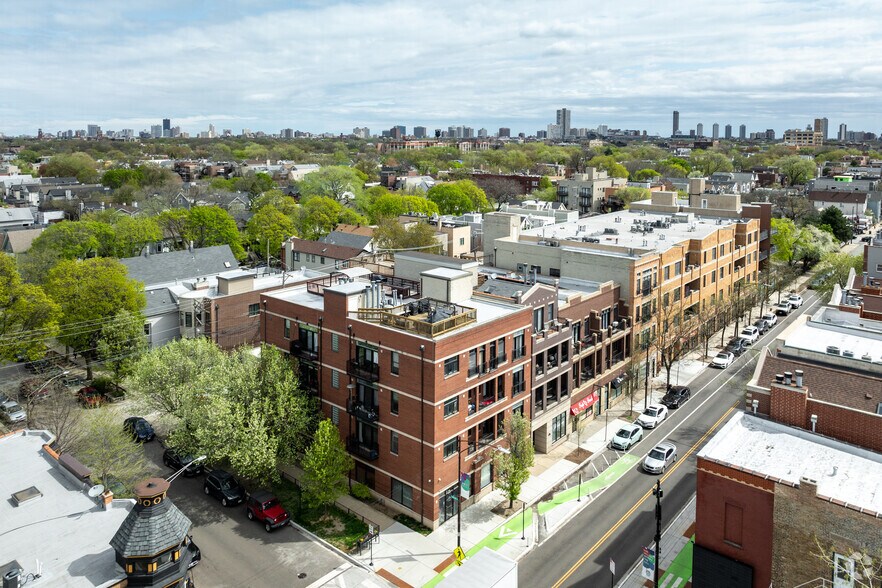 2058 W Belmont Ave, Chicago, IL à vendre - Aérien - Image 2 de 10