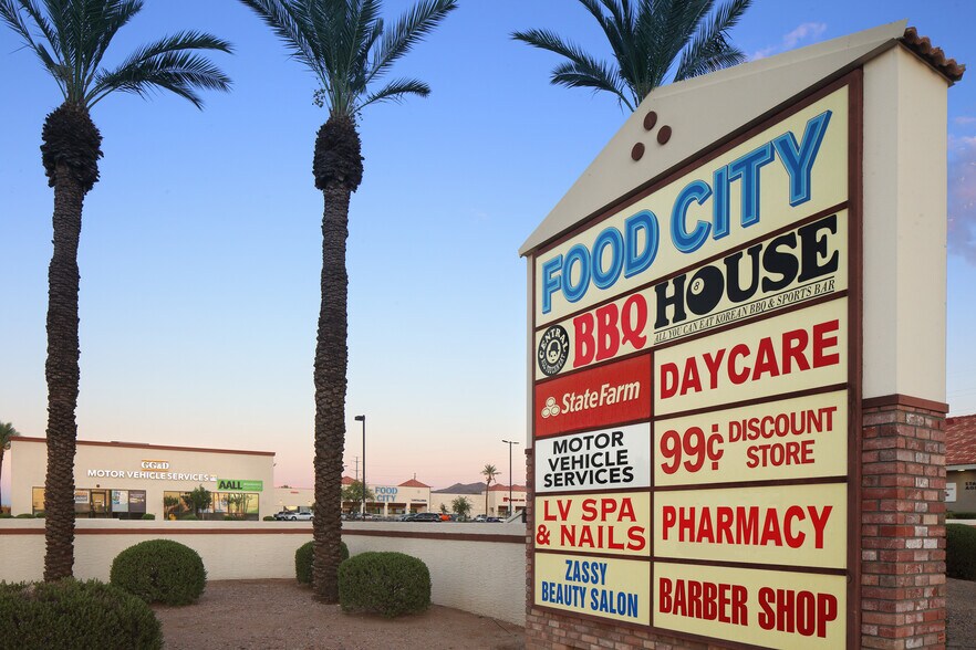 Southgate Center portefeuille de 2 propriétés à vendre sur LoopNet.ca - Photo du bâtiment - Image 2 de 22