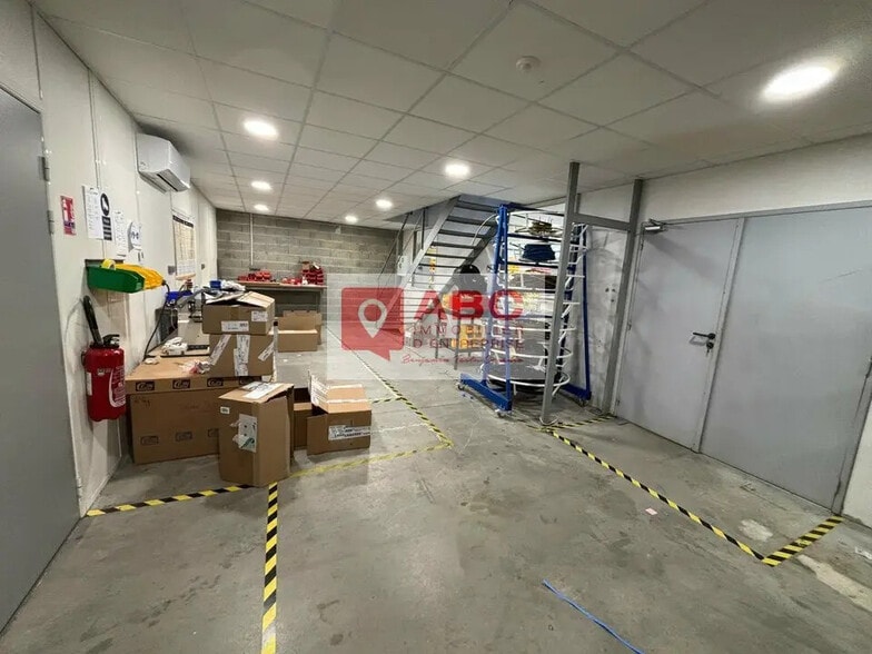 Flex in Montpellier for lease - Interior Photo - Image 3 of 5