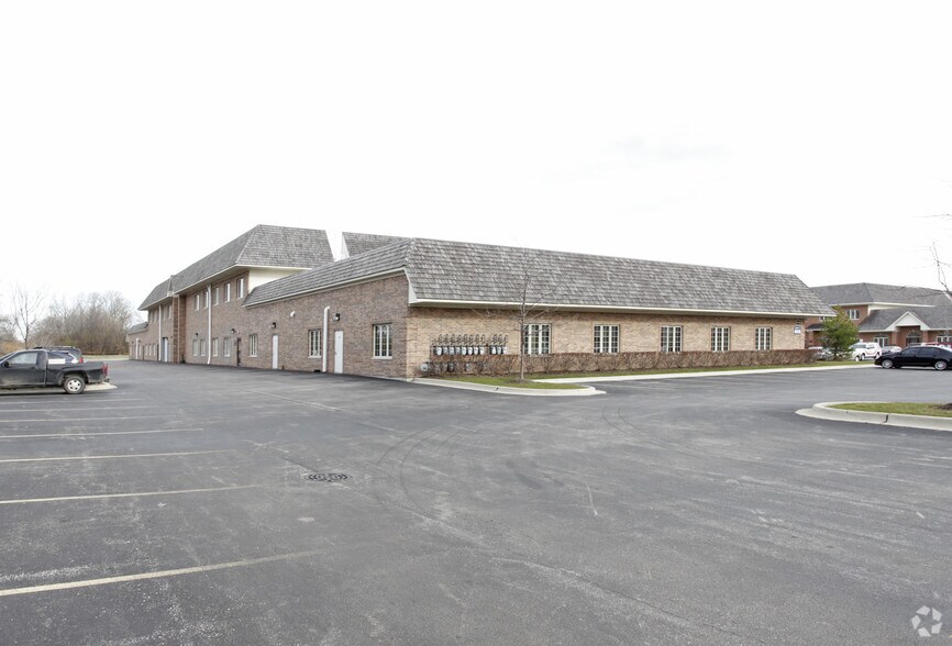 1880 W Winchester Rd, Libertyville, IL à vendre - Photo du bâtiment - Image 3 de 22
