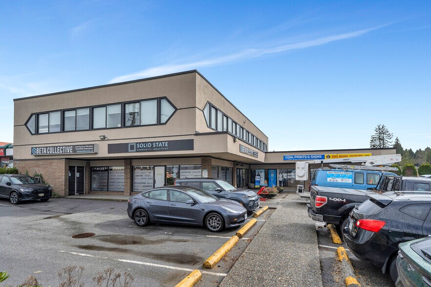 10318-10324 Whalley Blvd, Surrey, BC à louer - Photo du bâtiment - Image 2 de 21