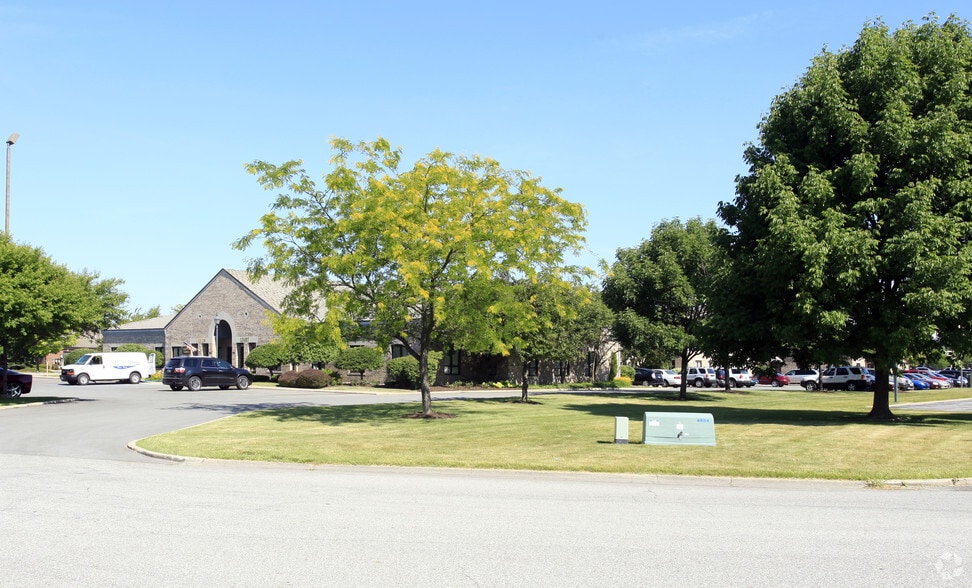 200-290 E 90th Dr, Merrillville, IN à louer - Photo du bâtiment - Image 2 de 20