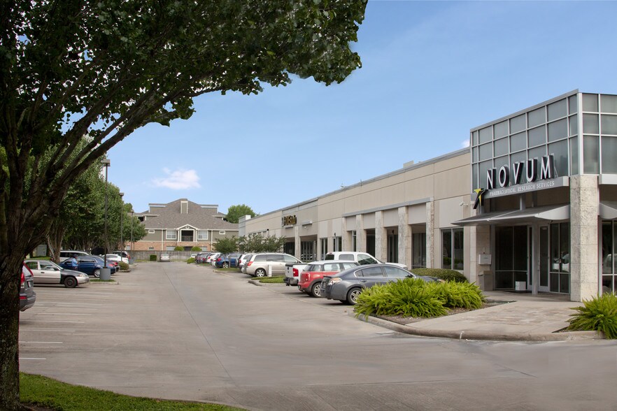 11300-11340 Richmond Ave, Houston, TX à louer - Photo du bâtiment - Image 3 de 5