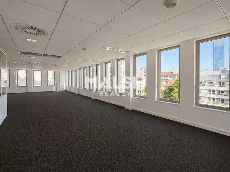 Rue Verlet-Hanus, Lyon for lease - Building Photo - Image 2 of 13