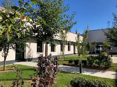 Bureau dans Vénissieux à louer - Photo du bâtiment - Image 1 de 5