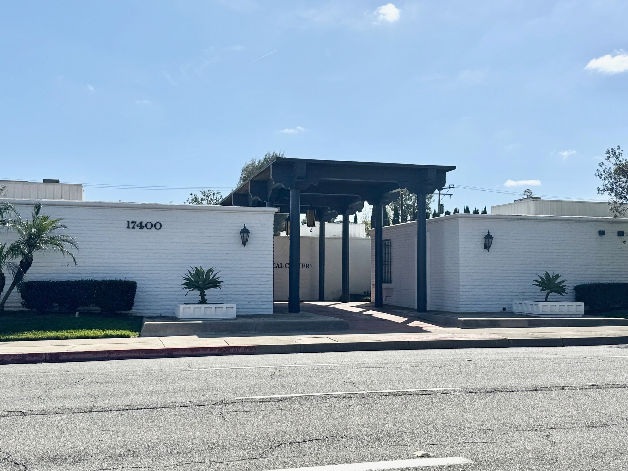 17400 Irvine Blvd, Tustin, CA for lease Primary Photo- Image 1 of 34