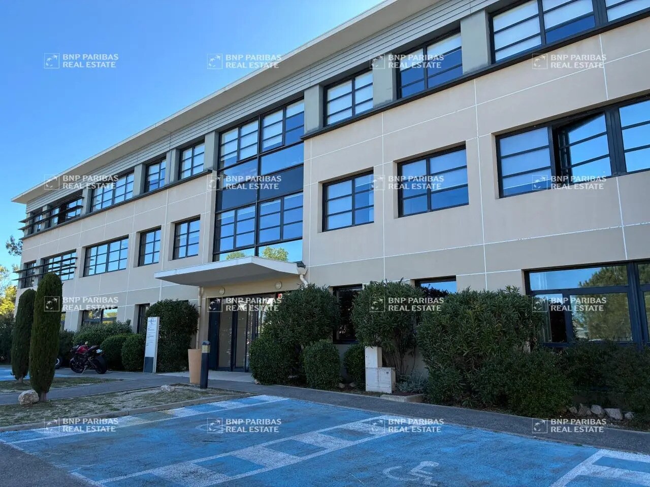Office in Aix-en-Provence for lease Building Photo- Image 1 of 18