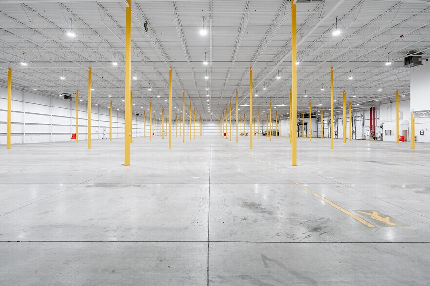 9050 De L'invention, Montréal, QC à louer - Photo intérieure - Image 3 de 5