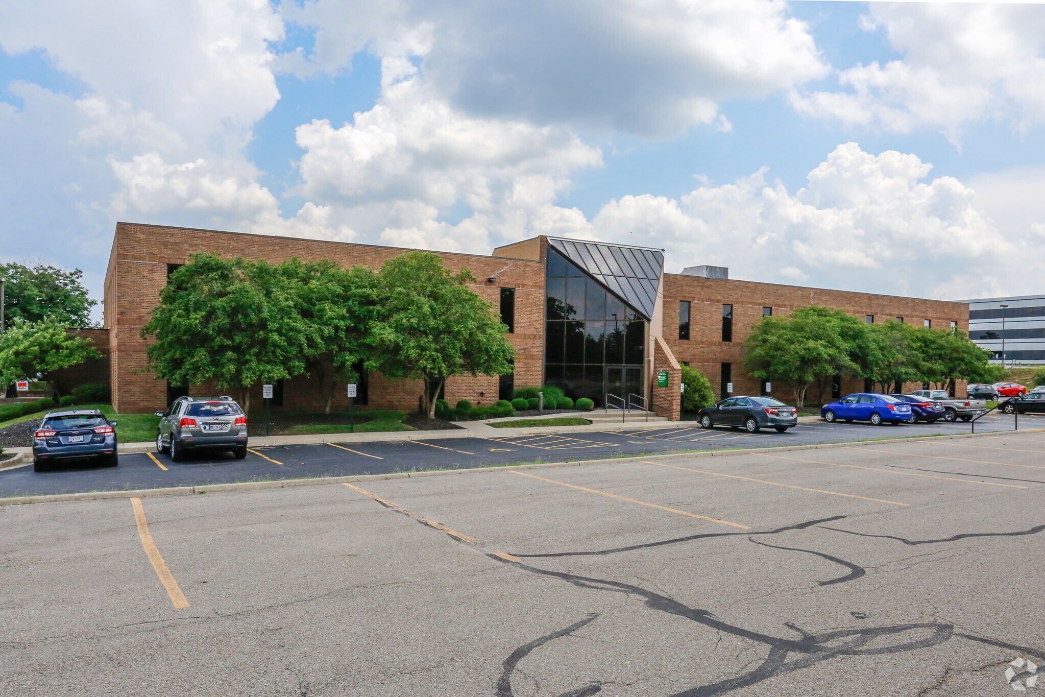 3040 Presidential Dr, Fairborn, OH for lease Primary Photo- Image 1 of 6