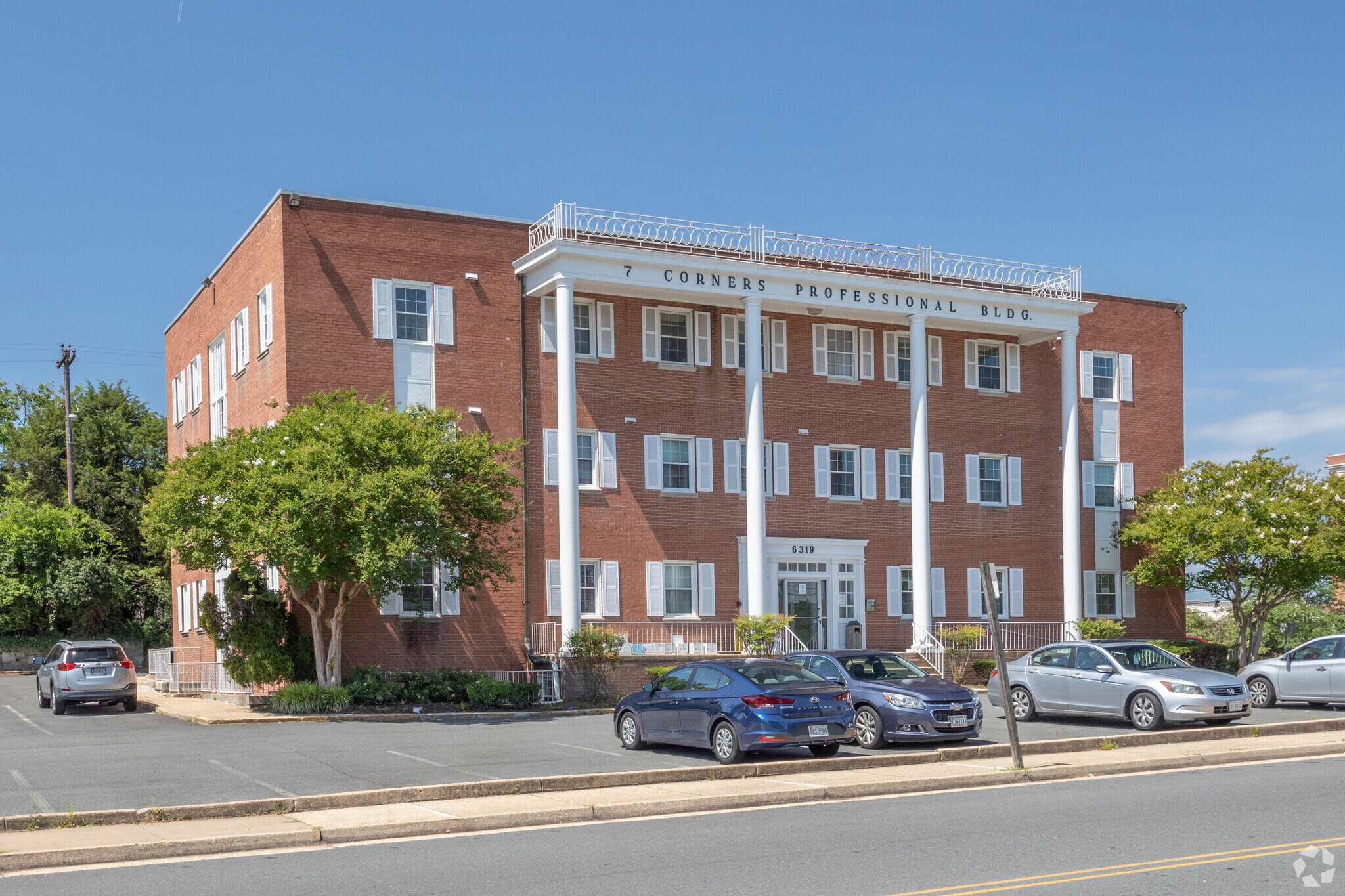 6319 Castle Pl, Falls Church, VA for lease Primary Photo- Image 1 of 4