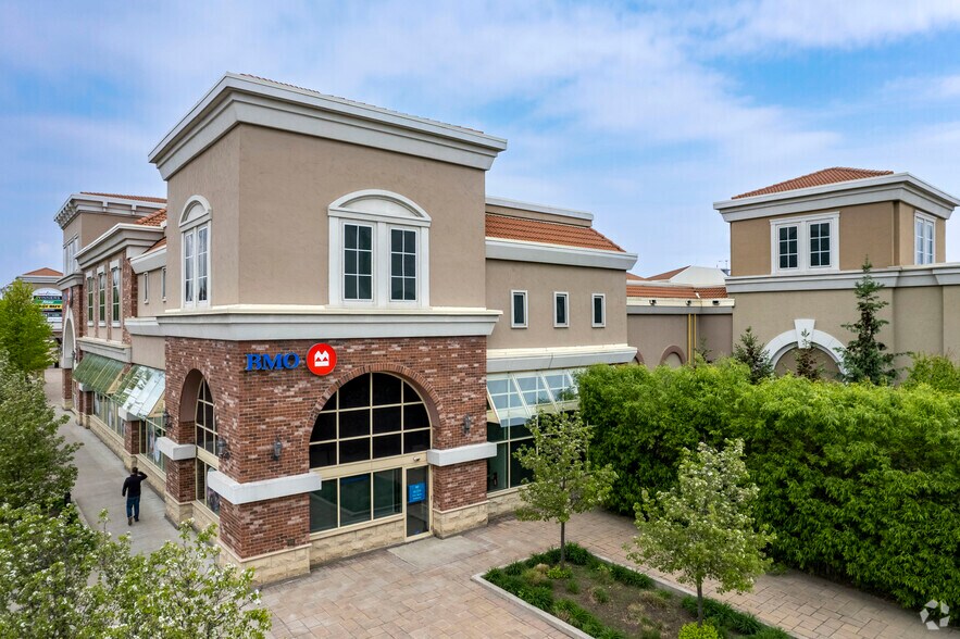 147 Laird Dr, Toronto, ON à vendre - Photo principale - Image 1 de 1