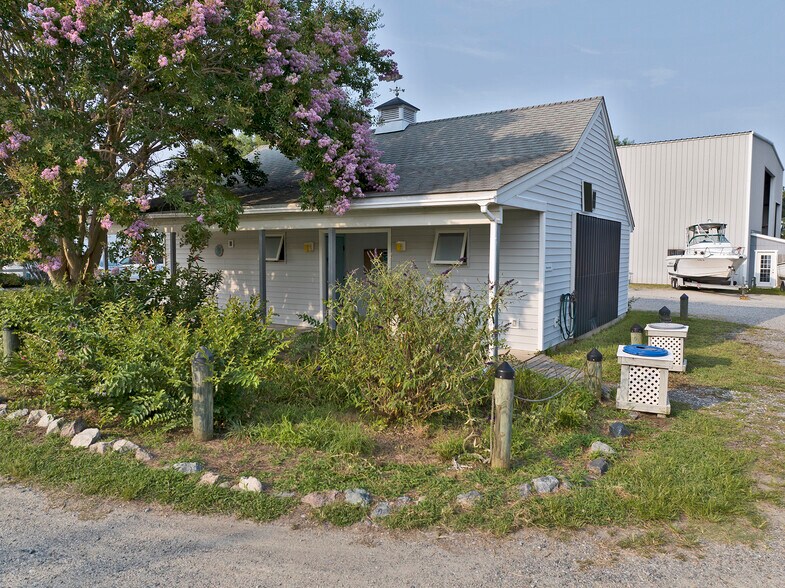 989 Smith Point Rd, Reedville, VA à vendre - Photo du bâtiment - Image 3 de 17