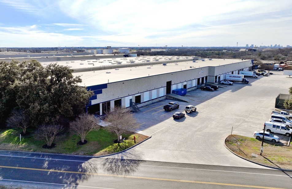 8559 NE Loop 410, San Antonio, TX à louer Photo du bâtiment- Image 1 de 8