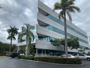 5959 Waterford District Dr, Miami, FL for lease Building Photo- Image 2 of 6