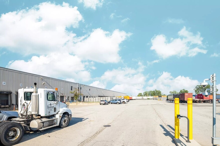 5100 W 70th Pl, Bedford Park, IL for lease - Building Photo - Image 3 of 6