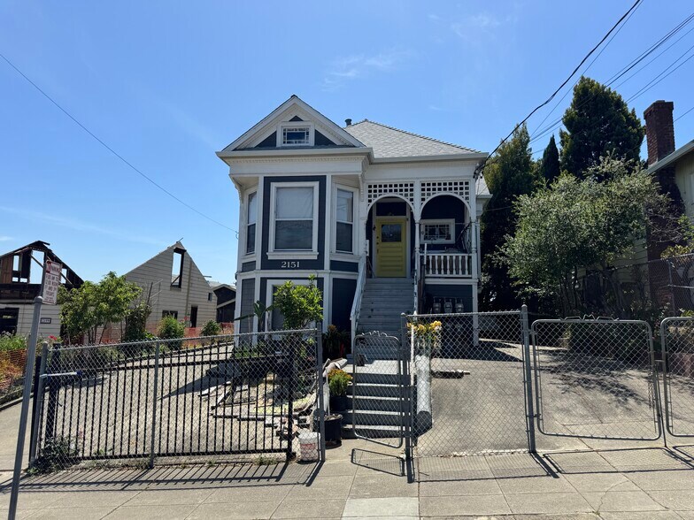 2151 E 24th St, Oakland, CA à vendre - Photo du bâtiment - Image 3 de 13