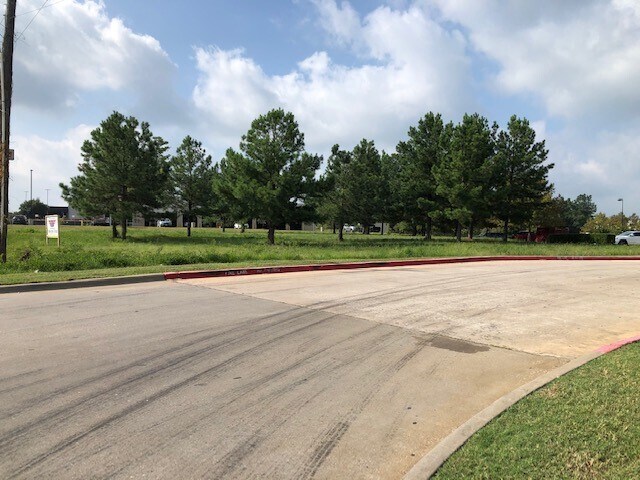 I-45 & Veterans Memorial Pky, Huntsville, TX à louer - Photo du bâtiment - Image 3 de 7