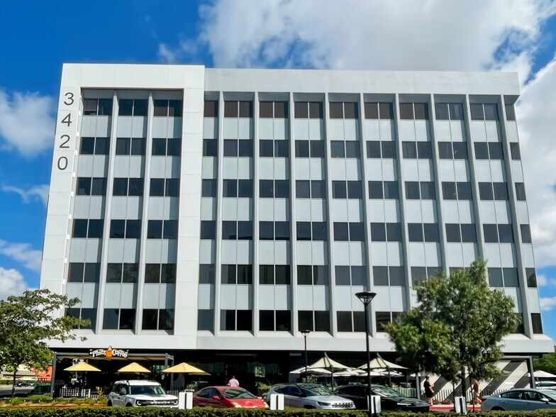 3420 Bristol St, Costa Mesa, CA à louer - Photo du bâtiment - Image 3 de 14