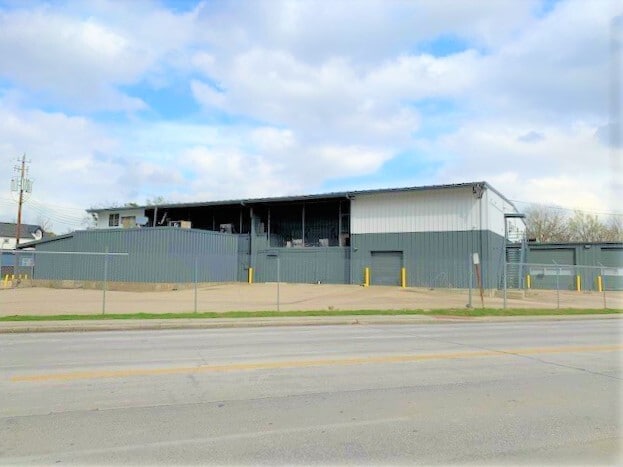 3902 N Main St, Houston, TX for lease - Building Photo - Image 3 of 4