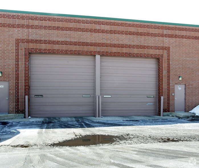 733-747 Kimberly Dr, Carol Stream, IL à louer - Photo du bâtiment - Image 3 de 7