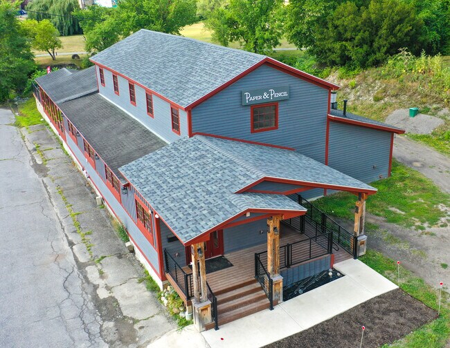 Plus de détails pour 117 Burgoyne Rd, Ticonderoga, NY - Commerce de détail à vendre