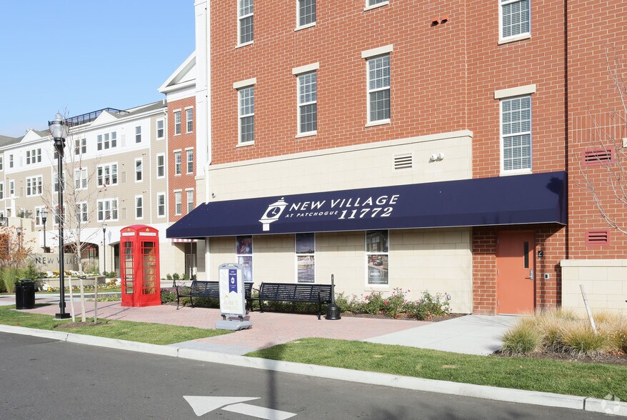 1 Village Grn, Patchogue, NY à louer - Photo du bâtiment - Image 2 de 77