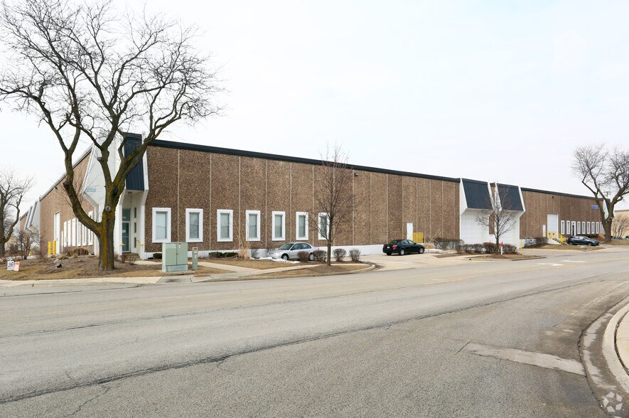 2100 Lively Blvd, Elk Grove Village, IL à louer - Photo du bâtiment - Image 3 de 10