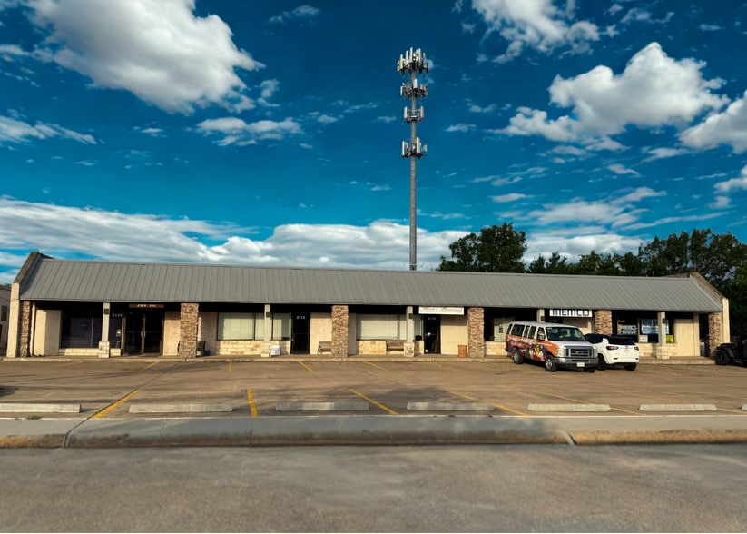 2108 Southwood Dr, College Station, TX for lease - Building Photo - Image 3 of 5