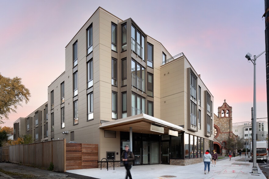 1991-2013 Massachusetts Ave, Cambridge, MA for sale - Building Photo - Image 3 of 11