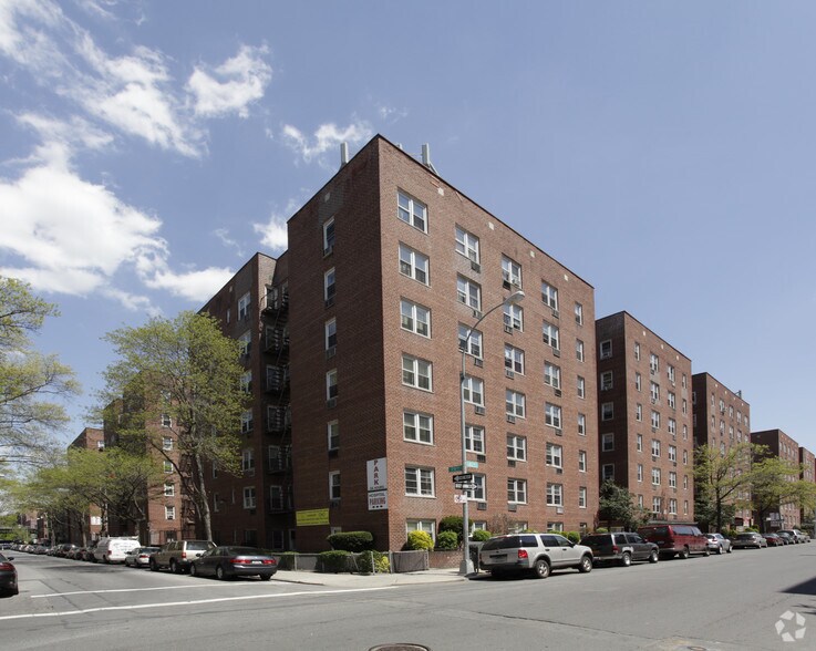 79-11 41st Ave, Elmhurst, NY à louer - Photo du bâtiment - Image 3 de 4