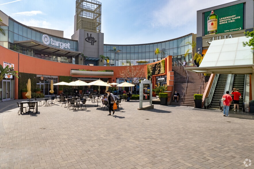 7100 W Santa Monica Blvd, Los Angeles, CA for lease - Building Photo - Image 2 of 6