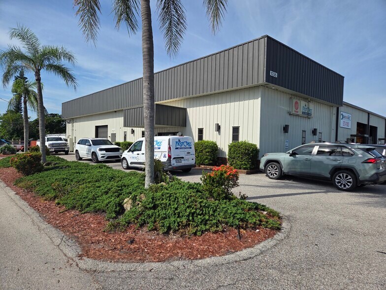 1036 NE Pine Island Rd, Cape Coral, FL for sale - Building Photo - Image 2 of 12