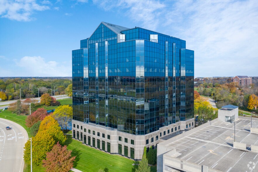 2150 E Lake Cook Rd, Buffalo Grove, IL à louer - Photo du bâtiment - Image 2 de 47