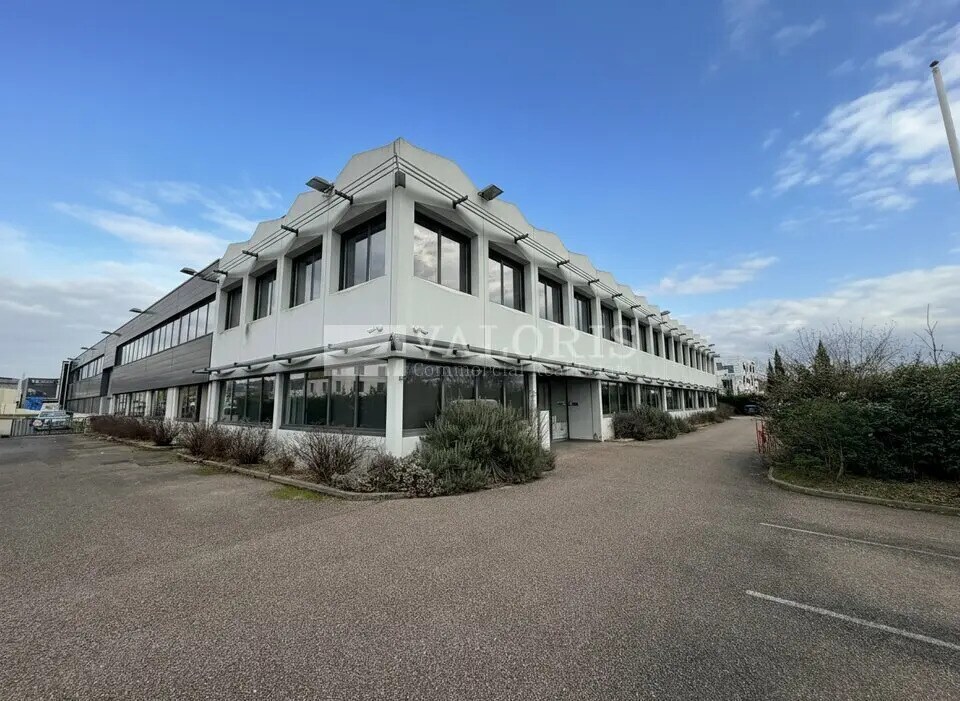 Flex in Dardilly for lease Building Photo- Image 1 of 7