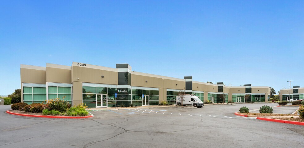 8291 Aero Pl, San Diego, CA à louer - Photo du bâtiment - Image 2 de 6