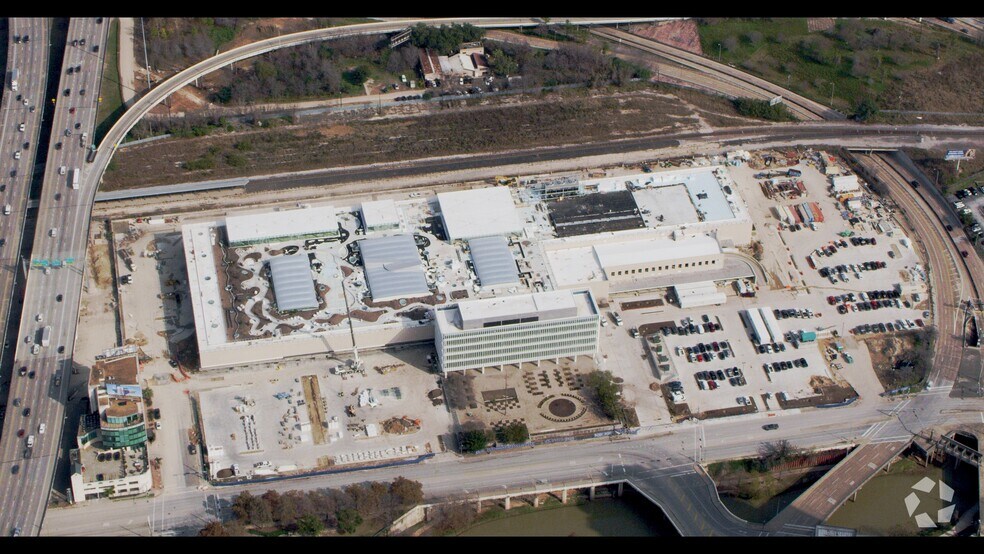 401 Franklin St, Houston, TX à louer - Vidéo aérienne - Image 2 de 15