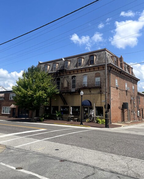 900 N 2nd St, Saint Charles, MO à vendre - Photo du bâtiment - Image 1 de 36