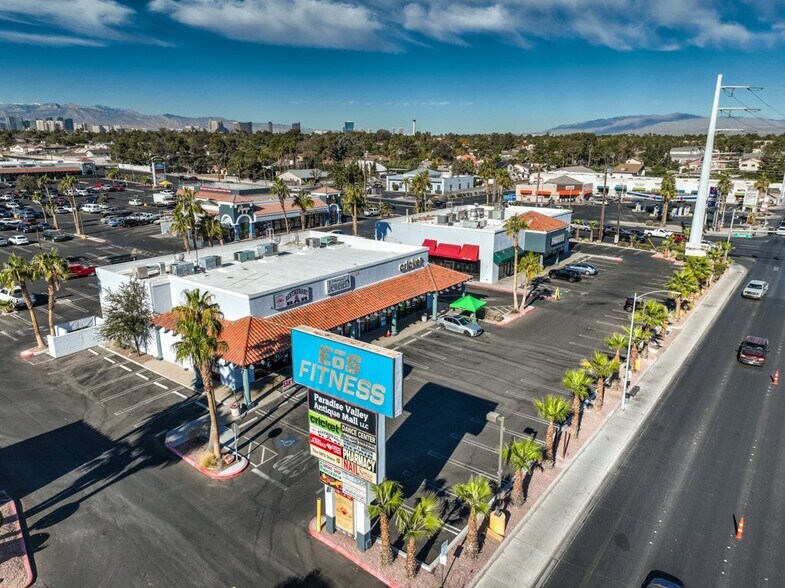 5715-5725 S Pecos Rd, Las Vegas, NV à louer - Photo du bâtiment - Image 2 de 7