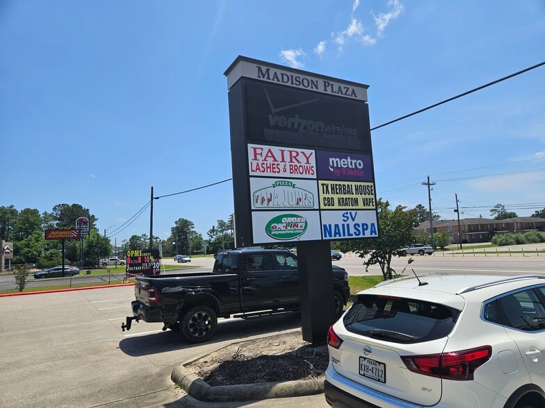 203-213 S Main St, Lumberton, TX for lease - Building Photo - Image 2 of 7