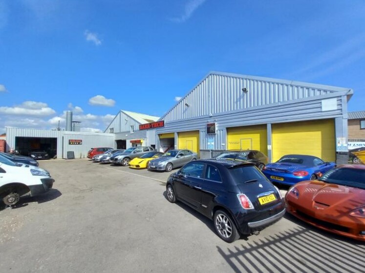 90-92 Cowley Rd, Cambridge à louer - Photo du bâtiment - Image 2 de 7