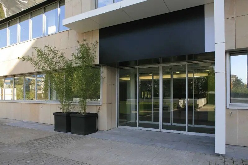 4 Rue Paul Dautier, Vélizy-Villacoublay for lease - Building Photo - Image 2 of 7