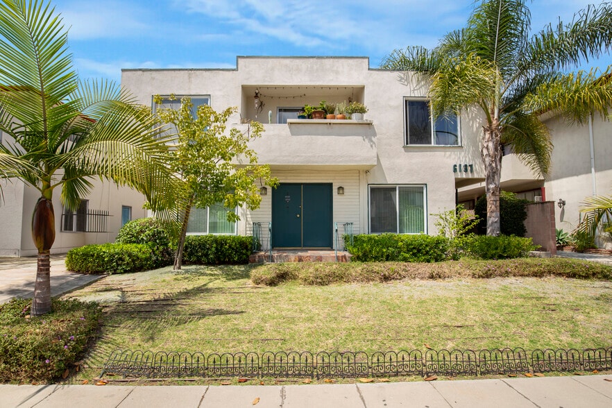 6137 Alcott St, Los Angeles, CA à vendre - Photo du bâtiment - Image 1 de 14