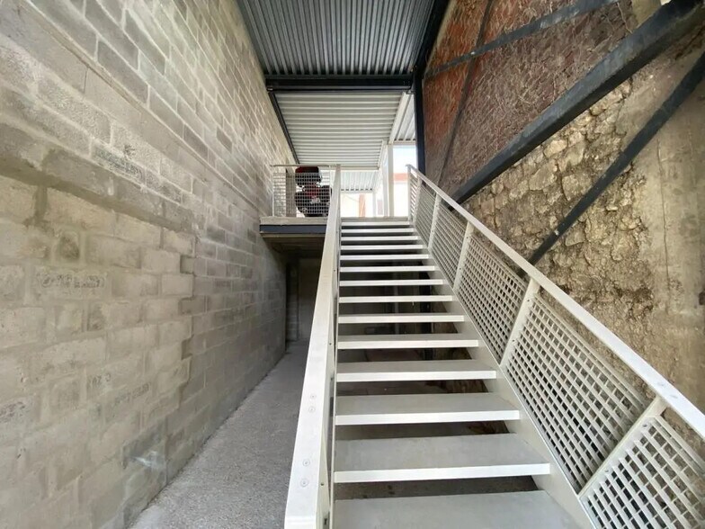 Bureau dans Cachan à louer - Photo du bâtiment - Image 2 de 5