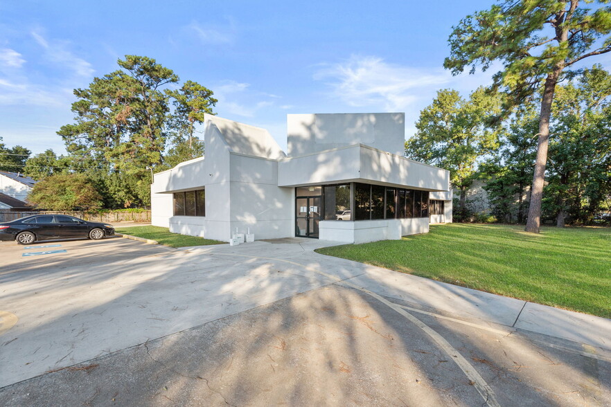 17325 Red Oak Dr, Houston, TX à louer - Photo du bâtiment - Image 1 de 22